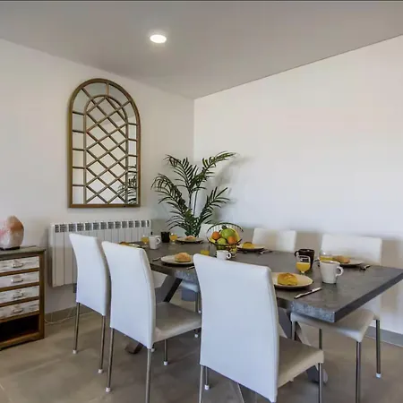 아파트 Sunny 3-bedroom *