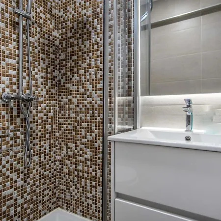 Sunny 3-bedroom Apartman *