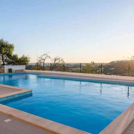 Sunny 3-bedroom Lejlighed *